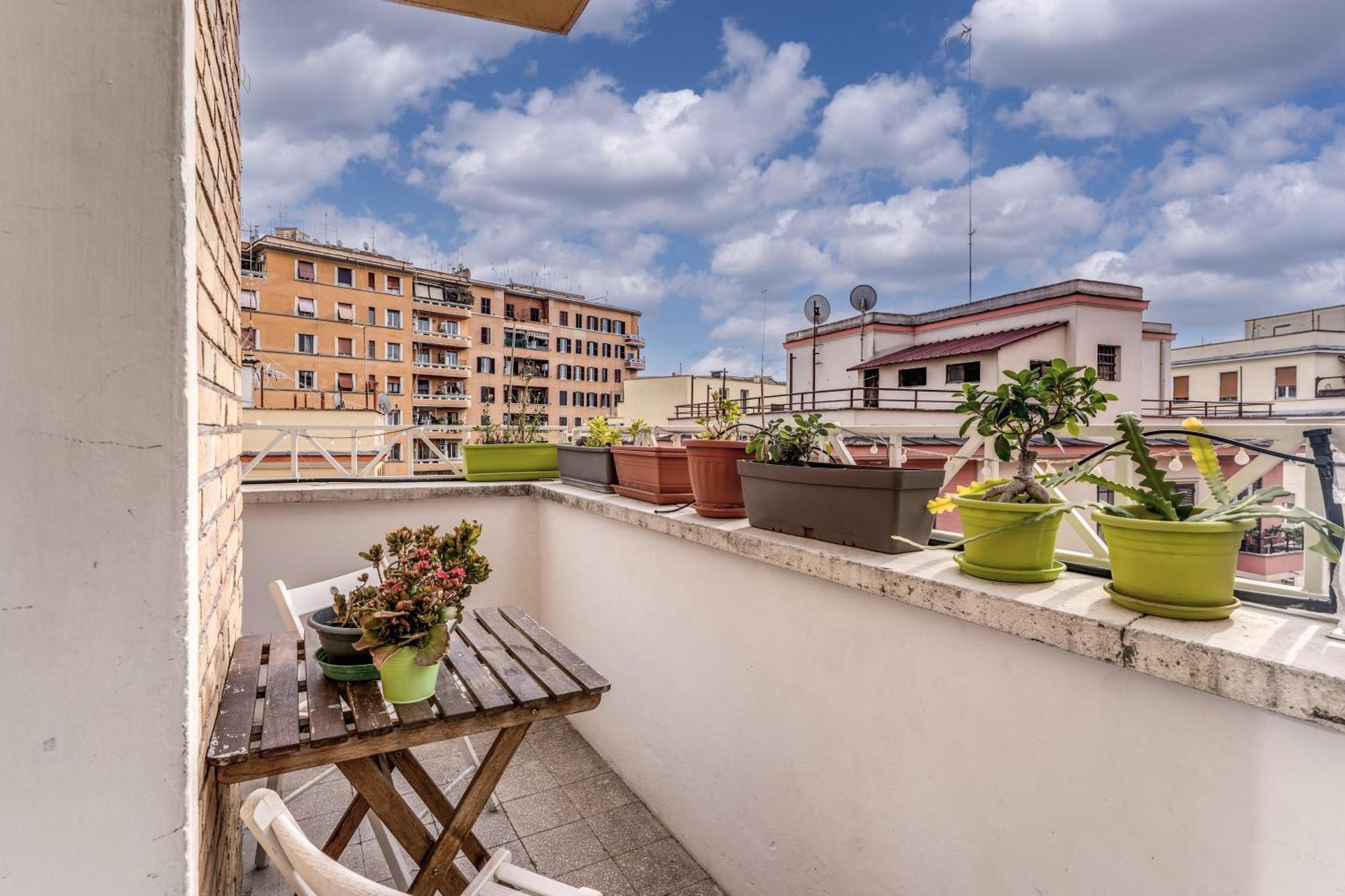 Bright Near Metro - Cardinals Retreat Apartment Rome